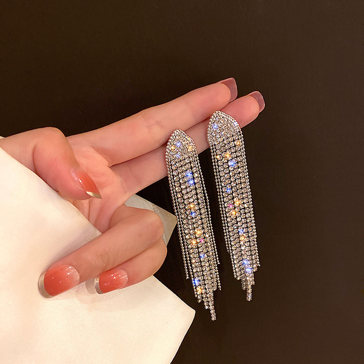 European and American fashion exaggerated full-diamond tassel earrings, women's fashion high-end and elegant stud earrings, simple and internet-famous earrings wholesale Specification drawing