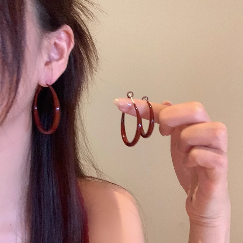 Retro Hong Kong-style Ankela red ear rings, autumn and winter plain ring earrings, high-end women's ear studs, women's elegant ear buckles and earrings full figure