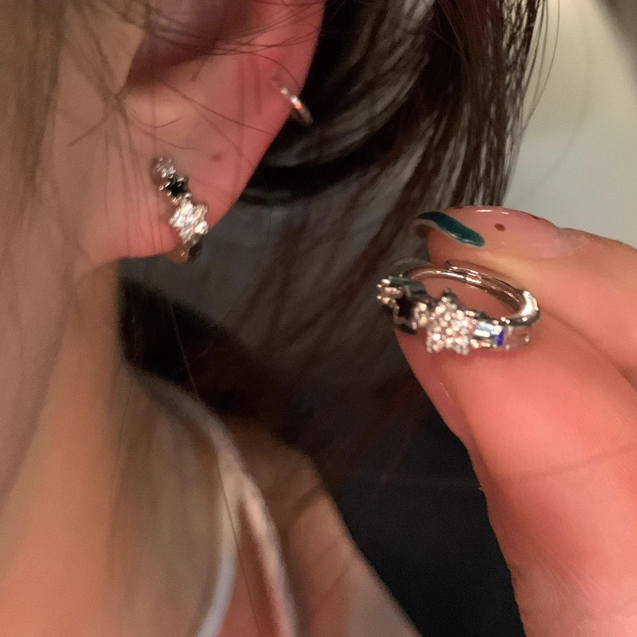 Star Zircon earrings for women, small, individual, high-end and elegant earrings, light luxury and versatile ear rings, wholesale of internet-famous earrings full figure