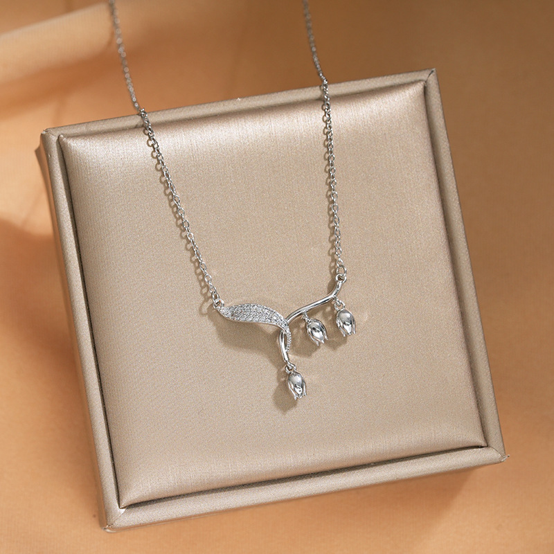 The new gold electroplated lily of the valley necklace is a fashionable and light luxury accessory for women. It is the same high-end style as the popular collarbone chain Specification drawing