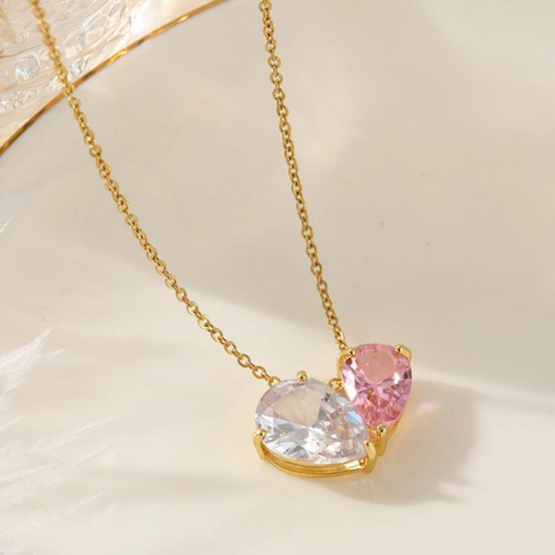 European and American fashionable titanium steel necklace, non-fading female heart pendant, sweater chain, Internet celebrity style, collarbone chain, simple accessory details Picture