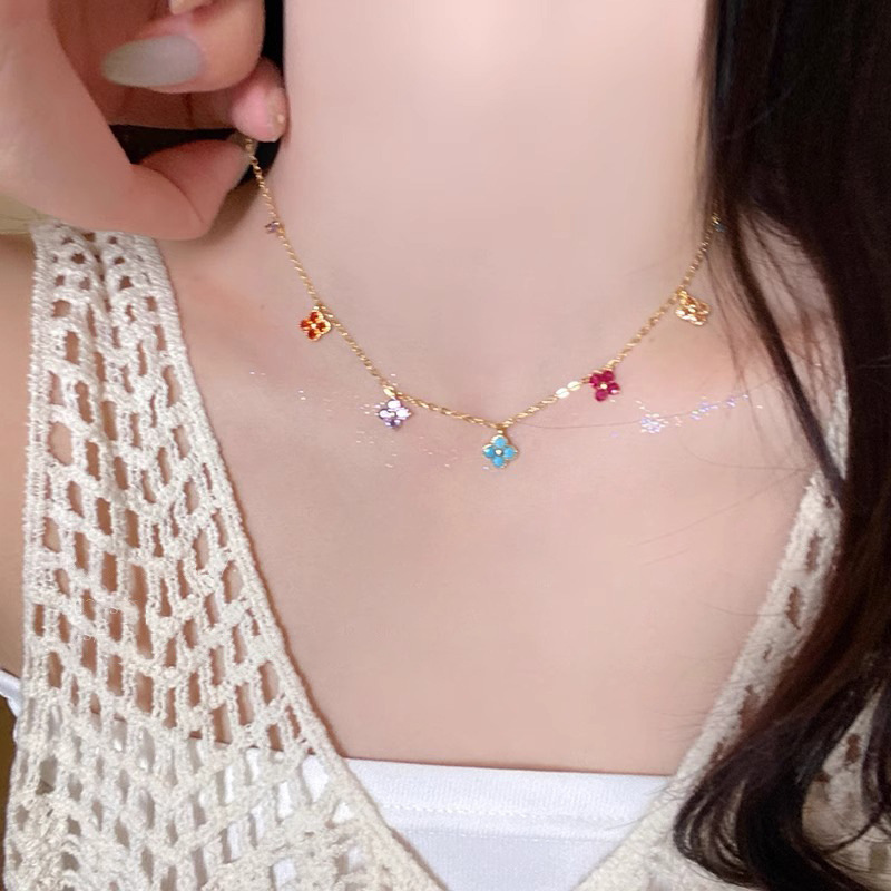 French retro colorful dopamine four-leaf clover necklace, a unique and light luxury style for women, layered collarbone chain details Picture