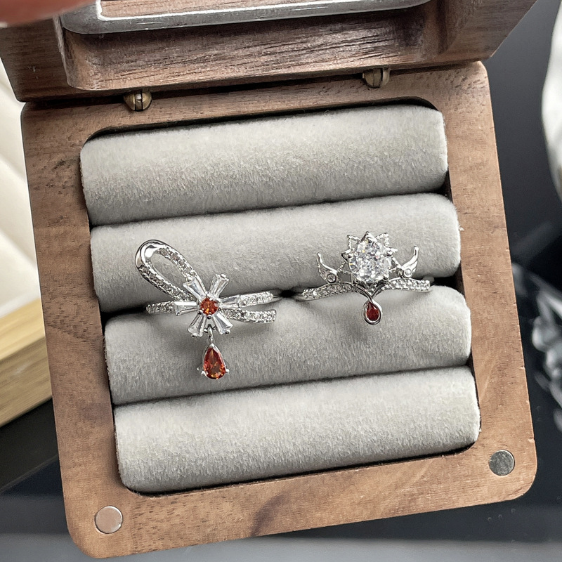 A new, niche design bow red zircon high-end ring for women, adjustable and versatile, light luxury and exquisite ring Application Scenario