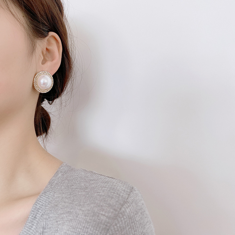 High-end pearl large earrings, French retro style, internet-famous stud earrings, 2025 bestseller, niche and exaggerated earrings for women details Picture