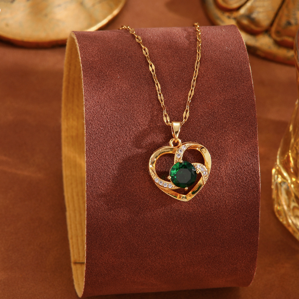 Cross-border European and American light luxury emerald zircon titanium steel necklace for women, personalized, fashionable and versatile light luxury style collarbone chain accessory Application Scenario