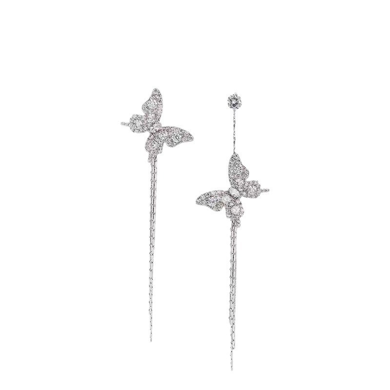 The ultra-sparkling asymmetrical butterfly tassel earrings feature a light luxury and niche design, exuding a sense of sophistication. They are simple and versatile forest-themed earrings and accessories Item Picture