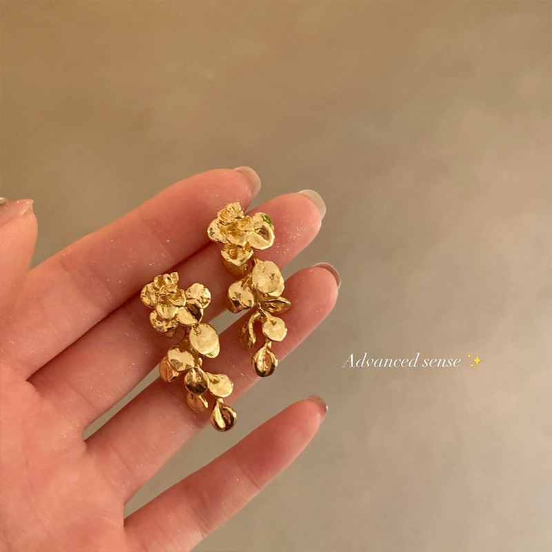S925 Silver Needle Golden flower tassel Earrings, women's exaggerated and fashionable stud earrings, high-end and niche style, internet-famous earrings full figure