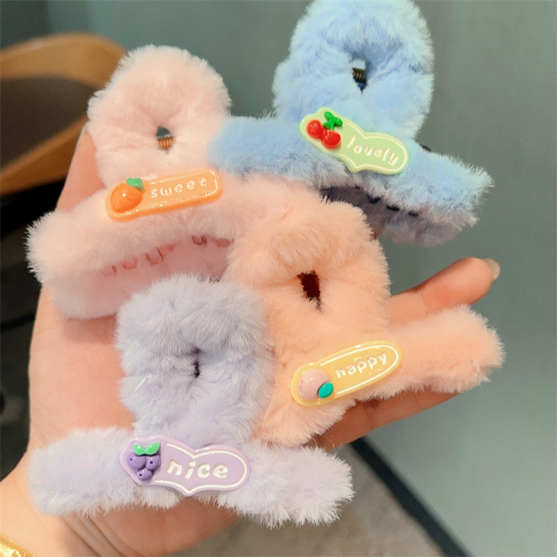 Children's small plush claw clip, new plush updo, shark clip, high-end hairpin, back of the head, autumn and winter clip headwear details Picture
