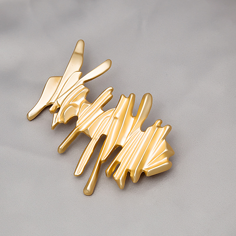 Japanese Harajuku style irregular geometric spring metal brooch, European and American grand design sense suit pin details Picture