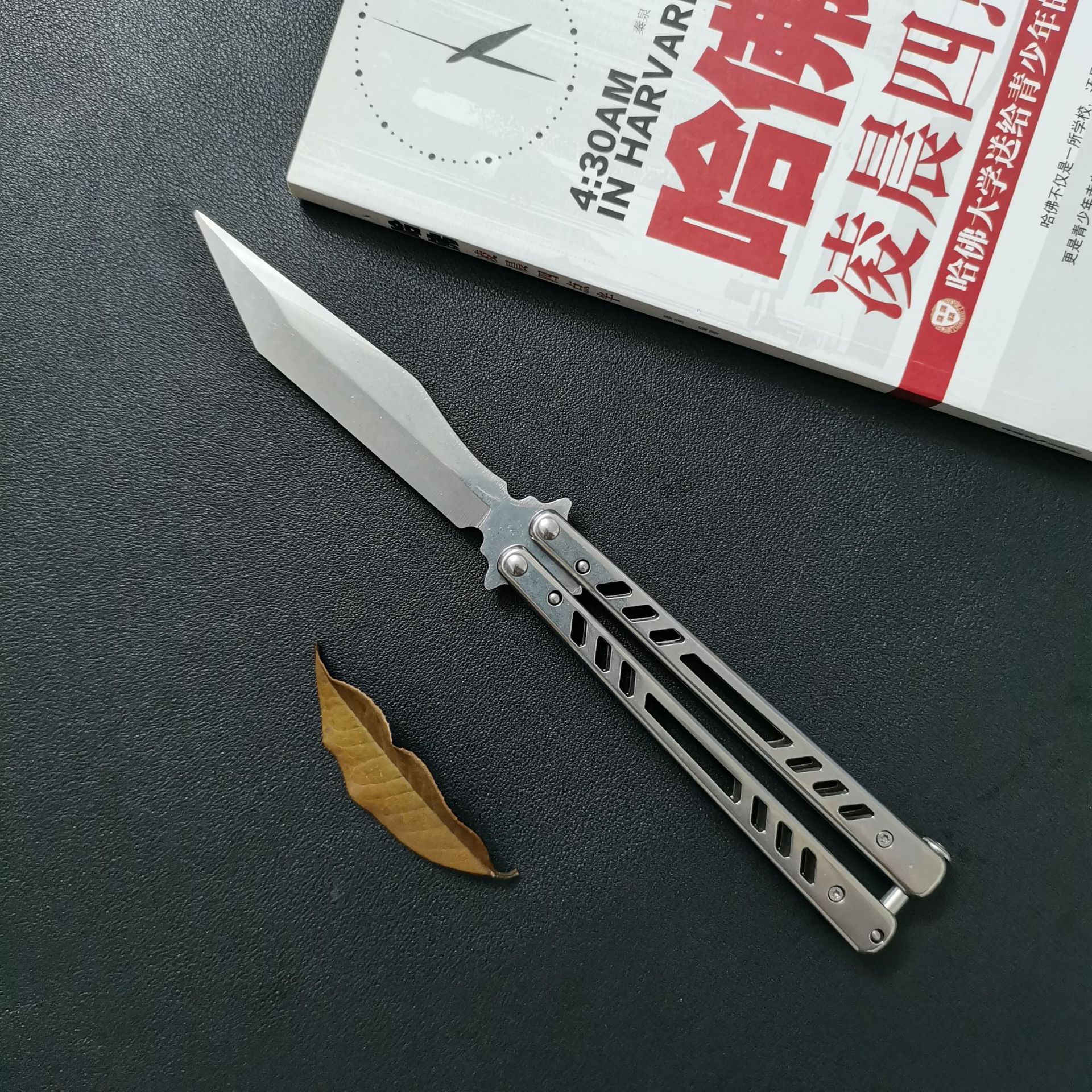 Factory wholesale butterfly knives, practice swinging knives, beginner game training, folding knives, multi-functional toys, no sharp edges undefined