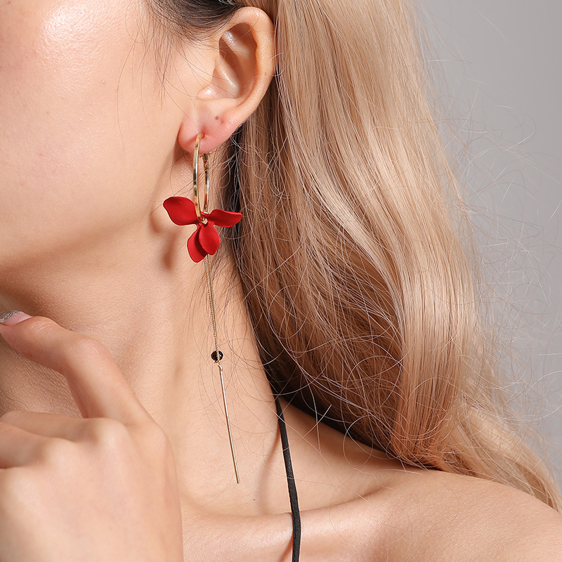 New Korean-style trendy asymmetrical petal earrings, fashionable and individual, long geometric circle tassel earrings and stud earrings details Picture