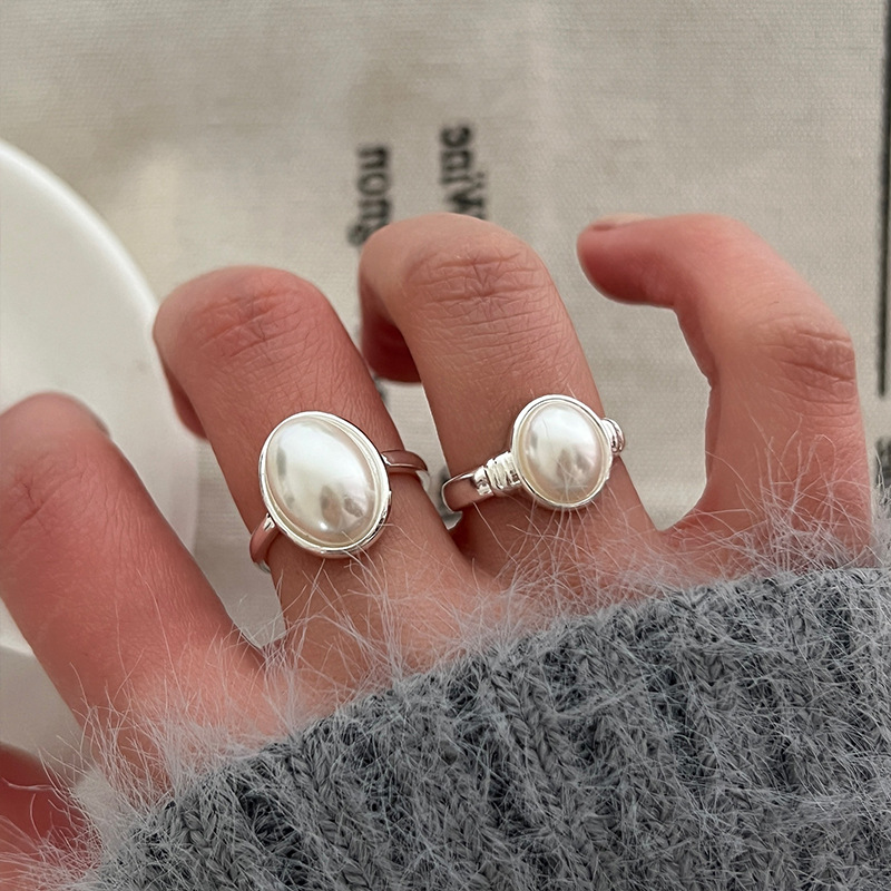 The new 2024 pearl ring for women features a light luxury and niche design. It exudes a sense of sophistication and is adjustable. It's a simple and trendy ring full figure