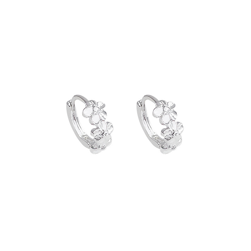 The bustling silver flower stud earrings and ear buckles are versatile and elegant, exuding a sense of high-end sophistication. They are best-selling earrings and accessories Item Picture