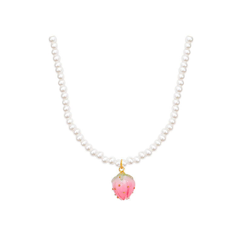 Sweet and retro strawberry pearl necklace, a versatile, individualistic and high-end collarbone chain accessory Item Picture