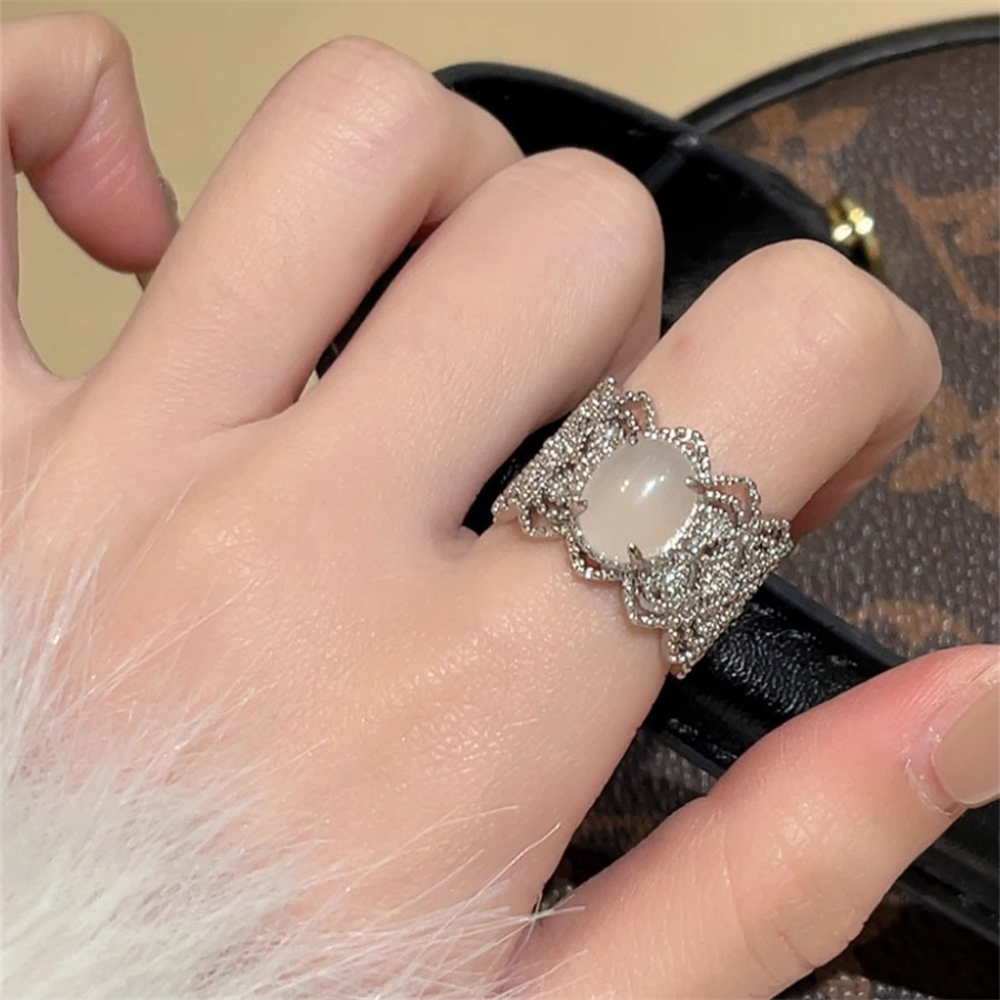 French retro white chalcedony jade ring, versatile for women, niche and elegant, exquisite ring, high-end and light luxury index finger ring Application Scenario