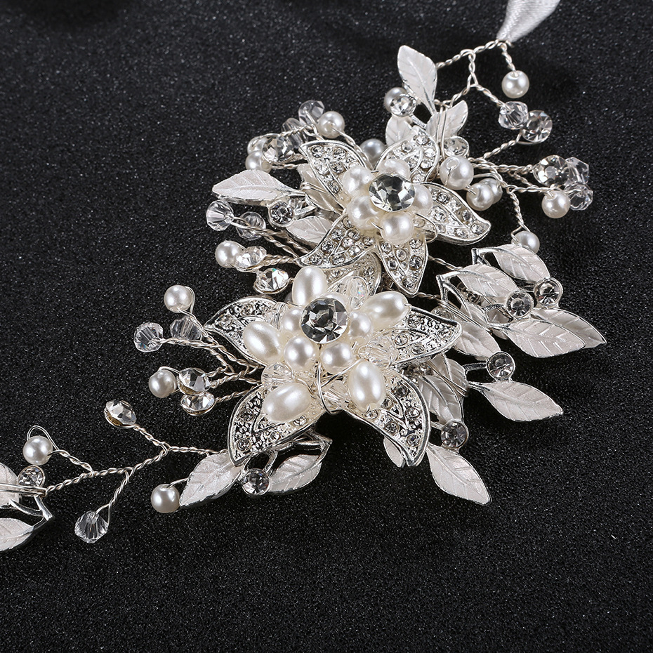 New wedding accessories from Europe and America: Bride's headband, diamond-encrusted dress accessories, headwear, handcrafted alloy pearl flower headband Application Scenario