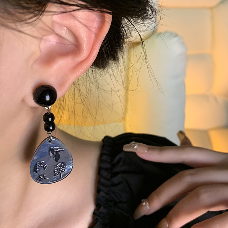 New Chinese-style ancient-style fan-shaped earrings for women, light luxury, niche and high-end feel, retro tassel bamboo leaf ear studs, popular earrings Application Scenario