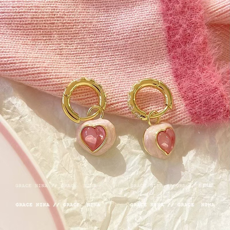 Sweet pink heart-shaped earrings for women, 2024 new style, light luxury and elegant stud earrings, niche high-end and versatile earrings Application Scenario