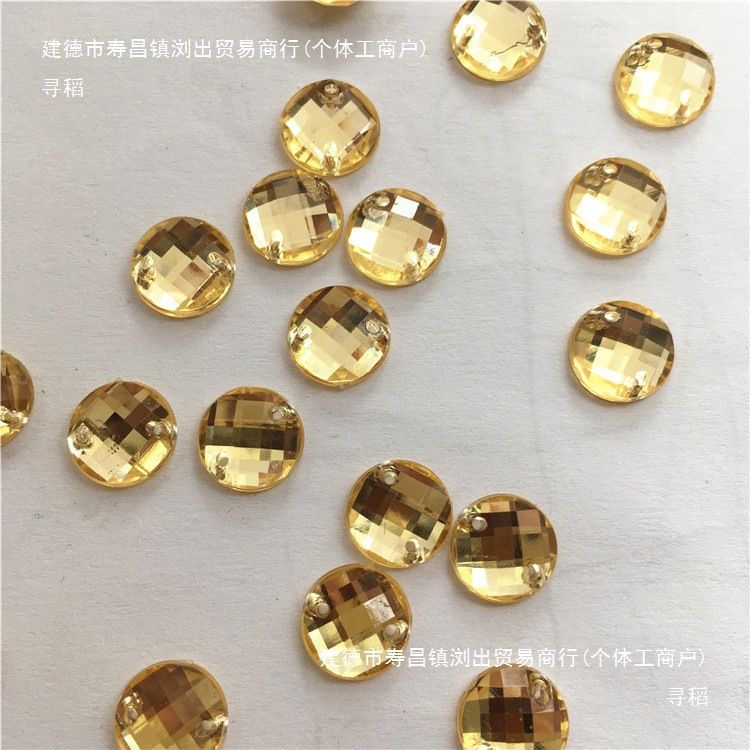 DIY clothing accessories, acrylic hand-sewn with holes, round scattered beads, 10MM, handcrafted clothes, COS bright diamonds Application Scenario