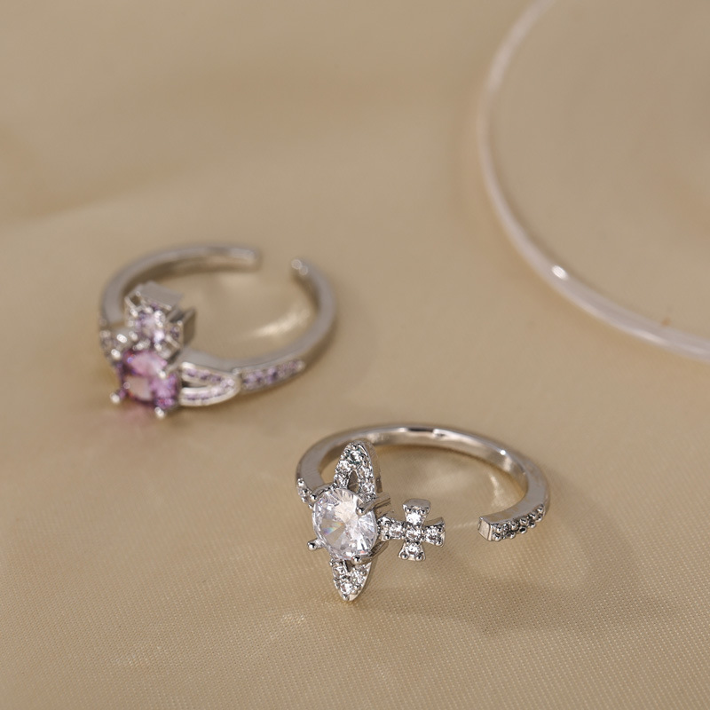 Super sparkling Western Queen, full diamond Saturn ring, niche design, geometric personality, high-end feel, adjustable open ring, trendy for women Application Scenario