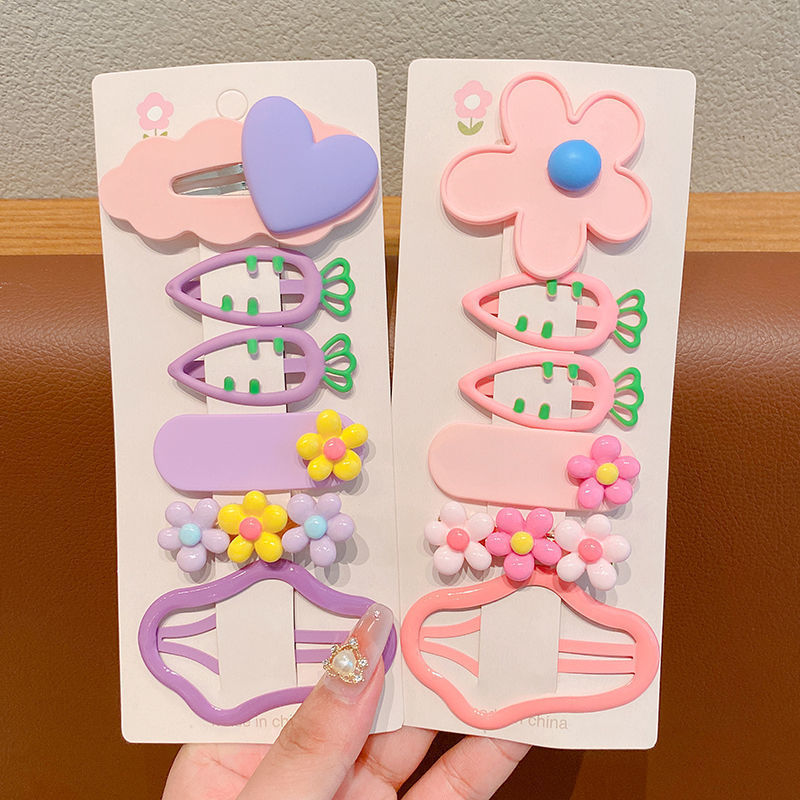 2024 New Children's cloud hair clip, candy color, cute hollowed-out flower fragment hair clip, BB clip, girls' forehead hair accessory Application Scenario