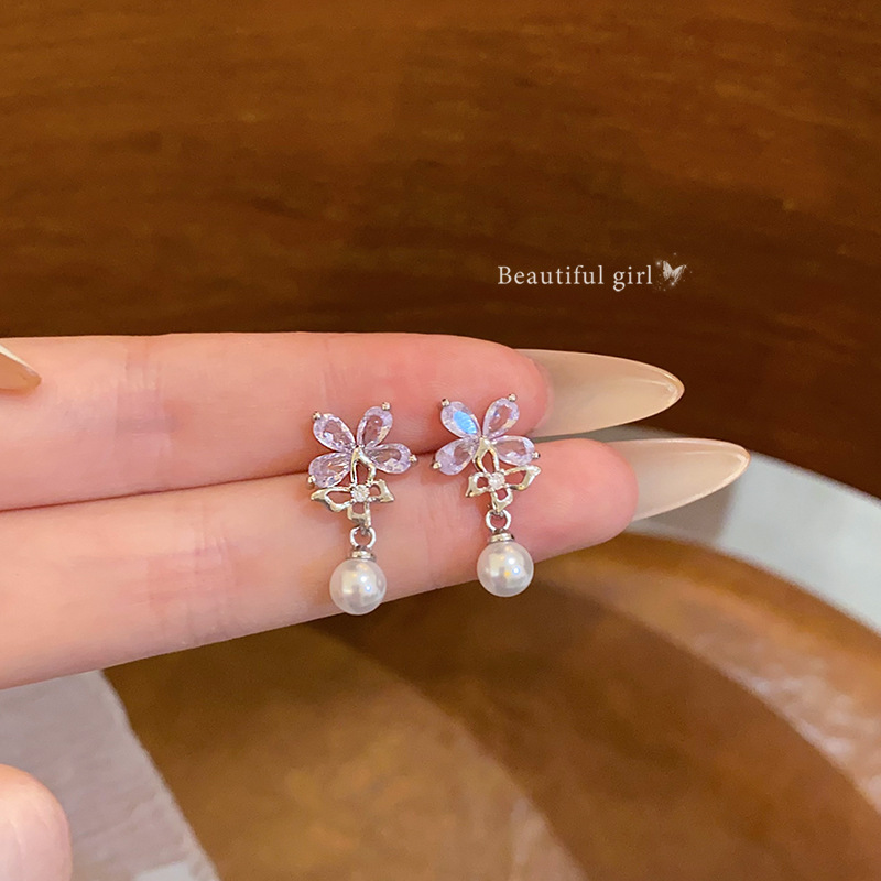 Super ethereal and sweet sparkling diamond flower pearl earrings, cold style, fashionable, niche and versatile butterfly earrings, high-end earrings full figure
