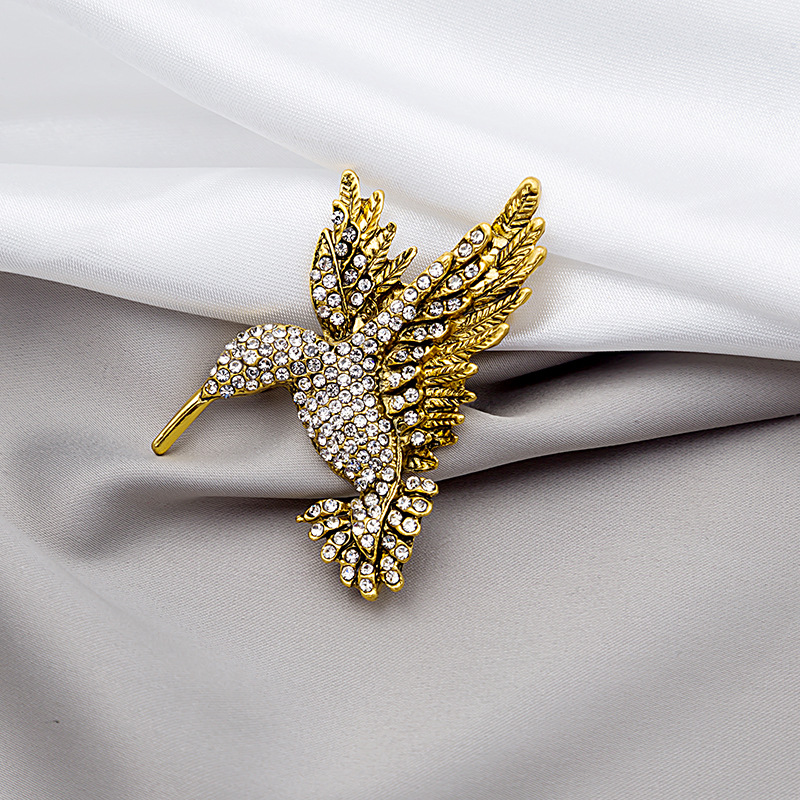 European and American trendy creative eagle brooches, retro fashion, versatile and elegant clothing accessories, suit pins, badges details Picture