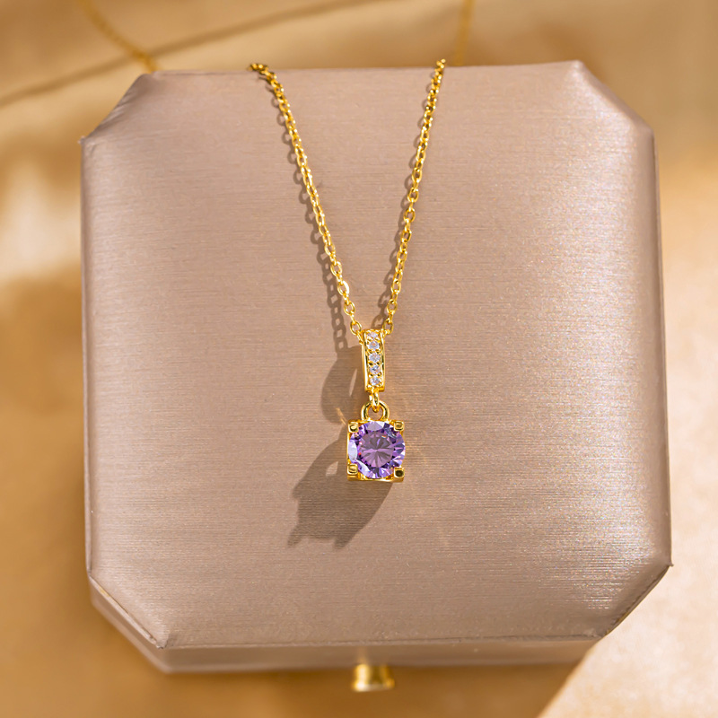 The genuine gold electroplated angel wing crown necklace is a fashionable and light luxury accessory for women. It is a niche and versatile collarbone chain that has become a popular online accessory full figure