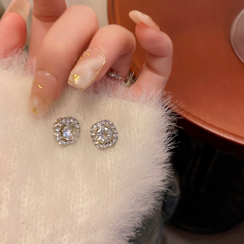 S925 Silver Needle Exquisite Super Sparkling Zircon earrings, women's light luxury, versatile, elegant and high-end stud earrings, Internet celebrity bestseller earrings full figure