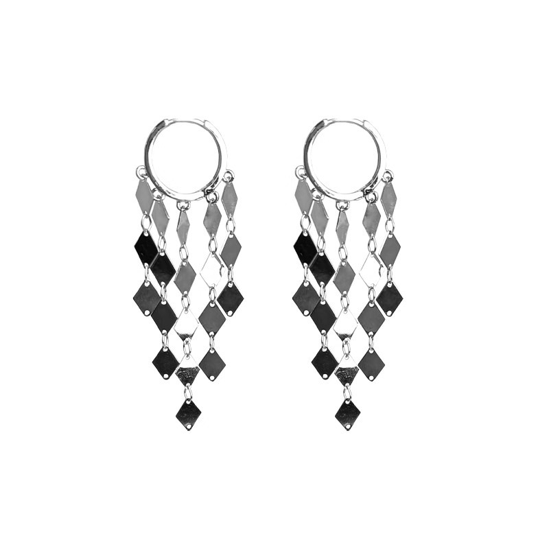 The unique diamond-shaped tassel earrings for women exude a light luxury and high-end feel. The golden earrings are exaggerated, grand and unique earrings for autumn and winter Item Picture