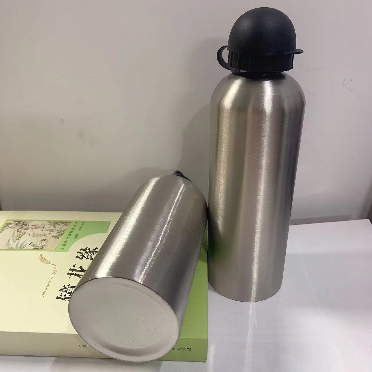 Cross-border single-layer stainless steel small-mouthed sports water bottle, suitable for outdoor cycling and mountain climbing, carrying handle cold water bottle gift cup Application Scenario