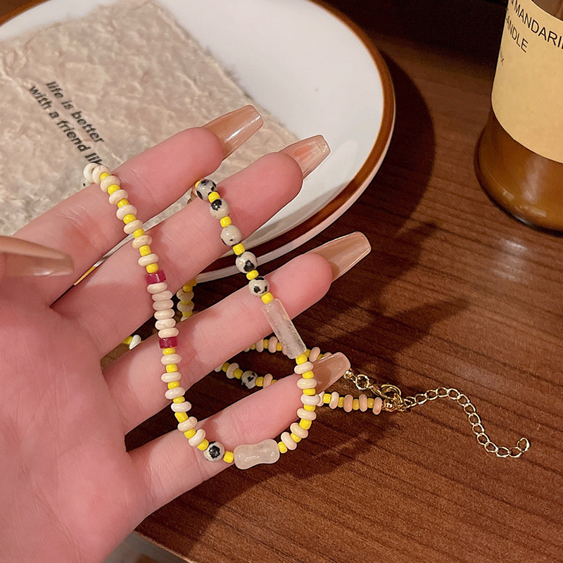 New Chinese-style imitation natural stone beaded necklace for women 2024, a retro and high-end collarbone chain with a minority ethnic style full figure