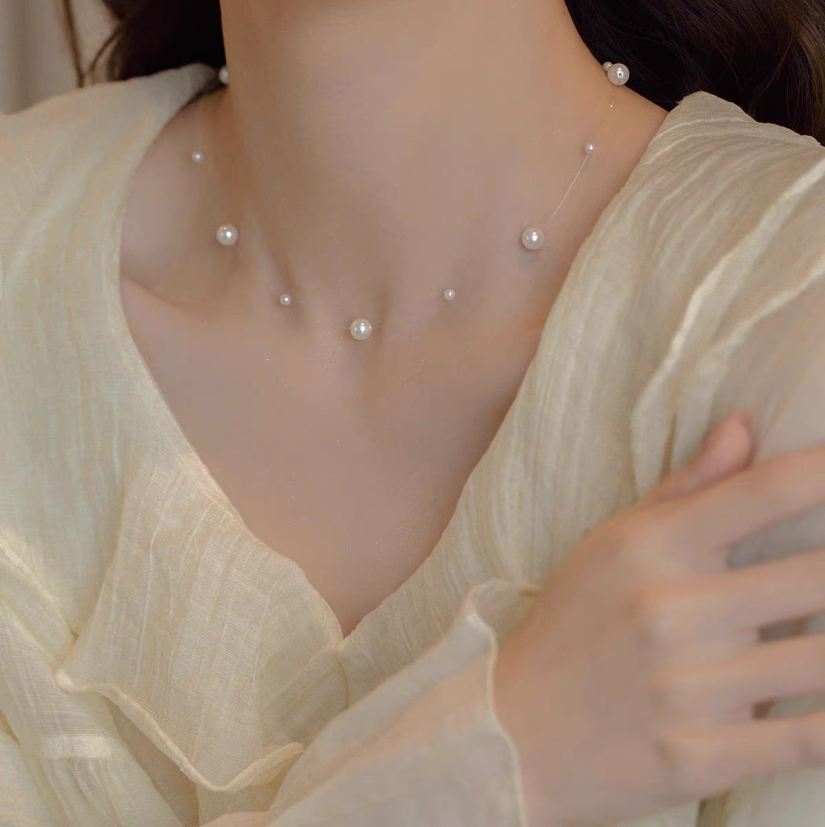 This simple and compact metal heart-shaped necklace is a niche design for women, featuring a light luxury collarbone chain accessory. It is a versatile and elegant necklace accessory details Picture