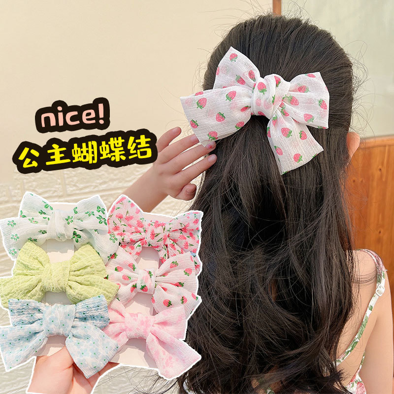 Children's bow hair clip, sweet and cute. Girl's back head hair accessory, side clip. Girl's floral headwear hair clip Application Scenario