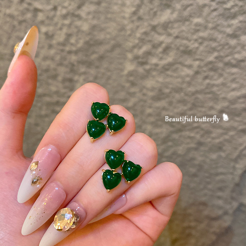 Exquisite green heart-shaped stud earrings for women, sweet forest-themed, fresh and delicate flower earrings, versatile and elegant, high-end earrings Specification drawing