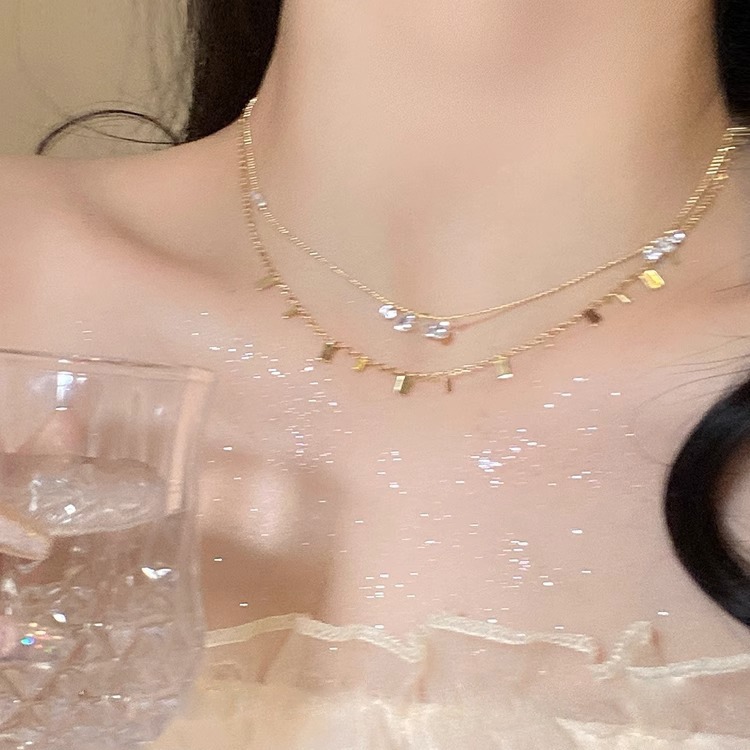 The atmosphere is at its peak! Double-layer super flash Zircon necklace, a light luxury and niche design for women's collarbone chain, a stylish necklace full figure
