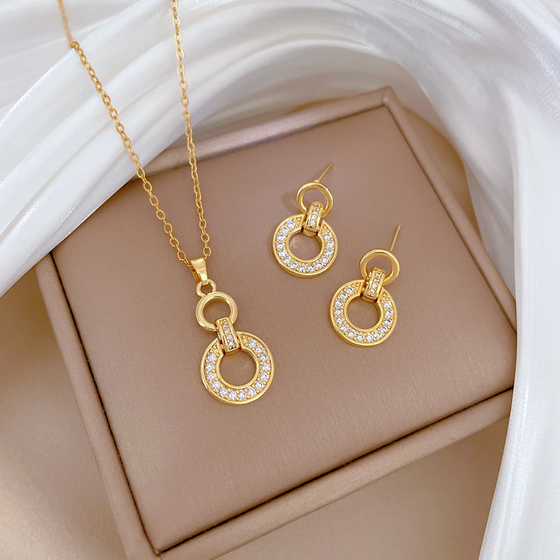 【 Titanium Steel 】 Necklace and earring set, light luxury full diamond interlocking, personalized and elegant banquet earrings and necklaces Specification drawing