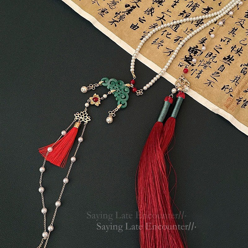 Long suffix tassel necklace with cloud back, Ming Dynasty Hanfu accessory, ancient-style peace and longevity lock, new Chinese retro style Application Scenario