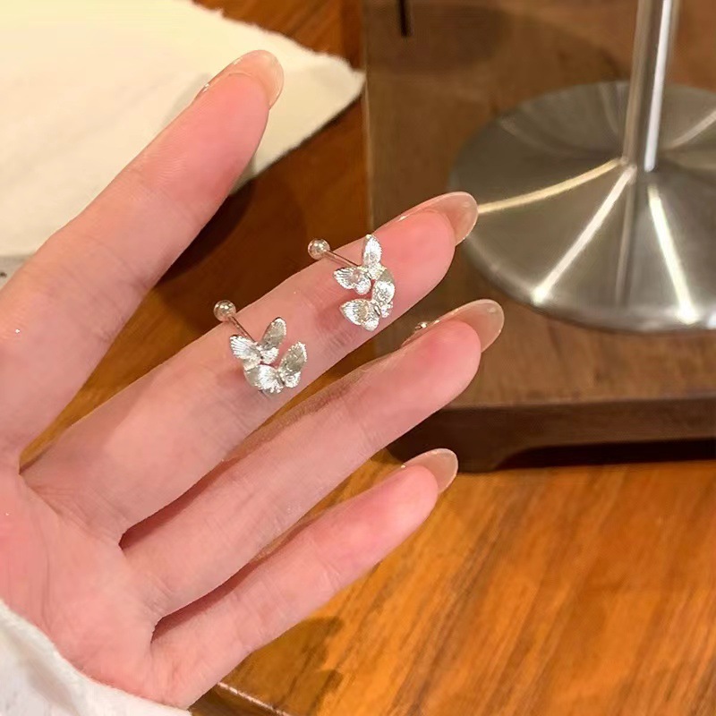 The cold and stylish double-layer butterfly earrings for women, a new 2024 high-end design and elegant stud earrings, are a light luxury bestseller details Picture