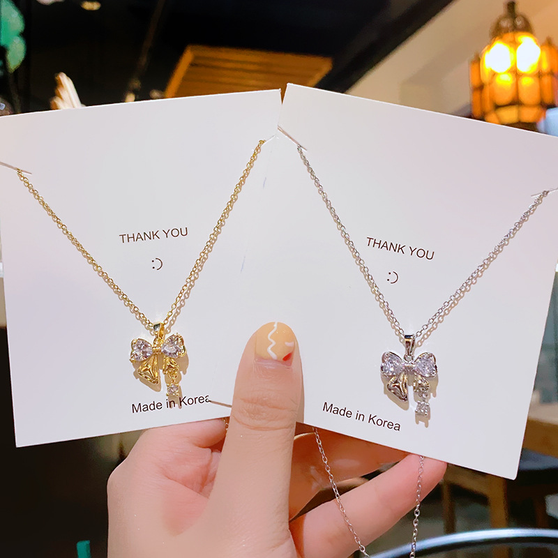 New fashionable bow zircon necklace, a versatile and high-end titanium steel collarbone chain for women in summer, a trendy and elegant accessory full figure