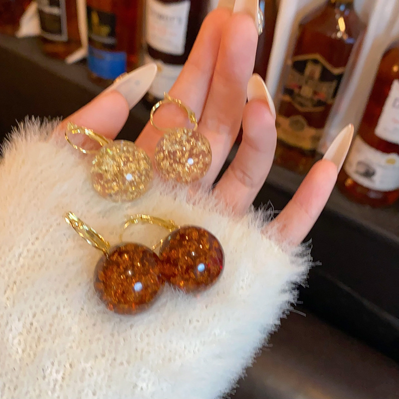 Maillard amber round ear buckles for women's autumn and winter atmosphere, classic earrings, high-end fashion, Internet celebrity earrings wholesale full figure