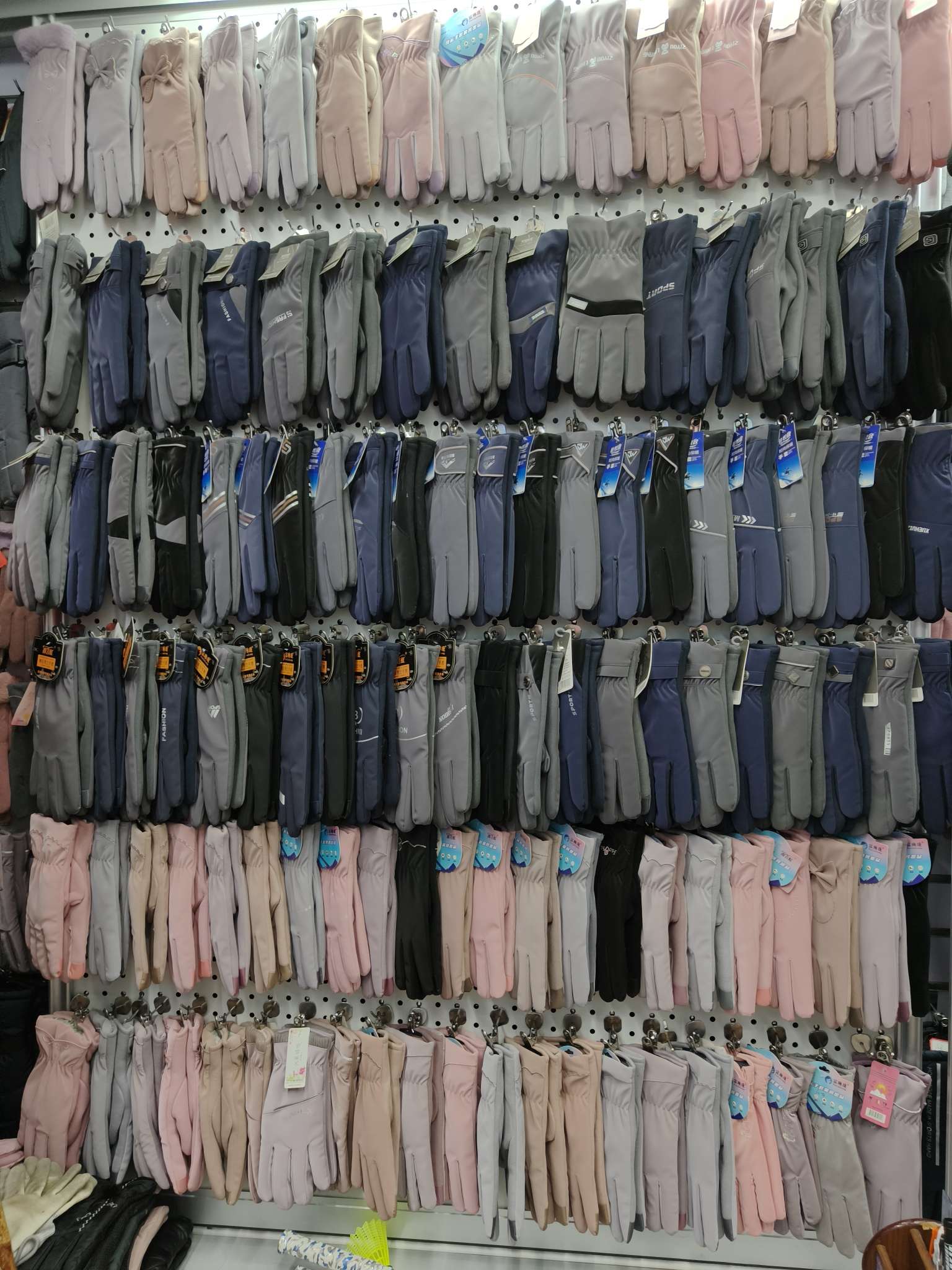 厂家供应保暖手套，防水防风，冬天必备，男士手套颜色混色，款式清装价格一样，厂家直销量大从优！微信号13375790468详情图13