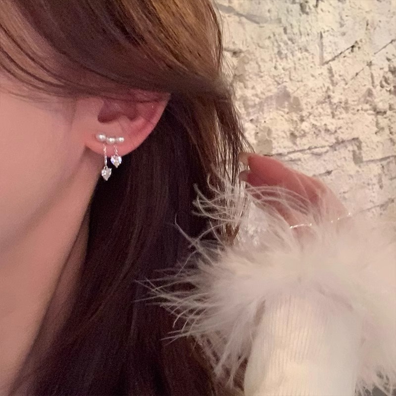 Zirconium heart-shaped pearl tassel earrings for women, a light luxury style, versatile, high-end and elegant stud earrings, a popular and trendy earpiece Specification drawing