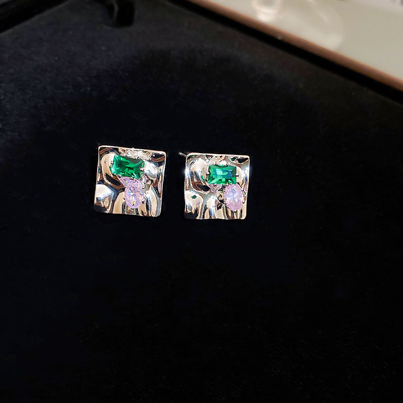 Pleated zircon square cold style earrings, Japanese and Korean simple and fashionable design sense ear studs, new elegant earrings wholesale Specification drawing