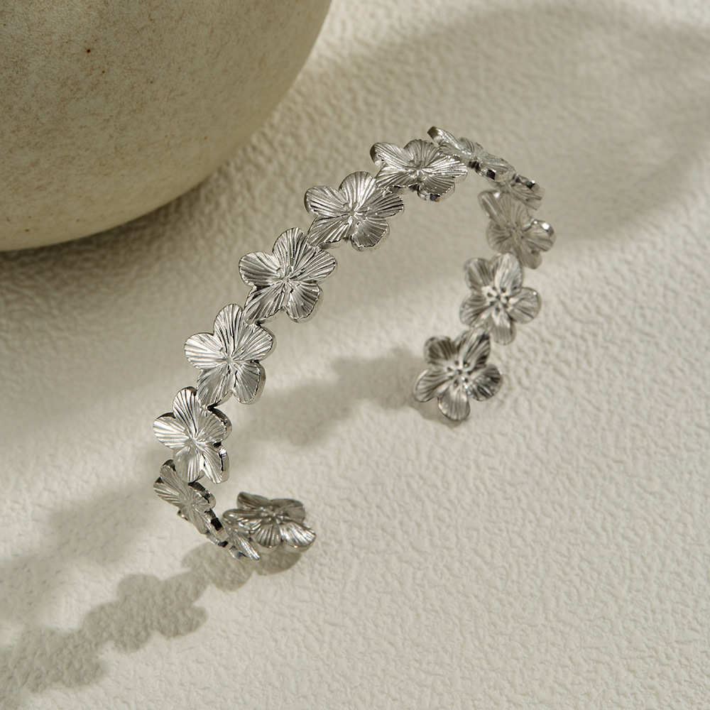 European and American stainless steel ribbed flower open ring, light luxury ins style titanium steel flower bracelet, cross-border jewelry bracelet Specification drawing