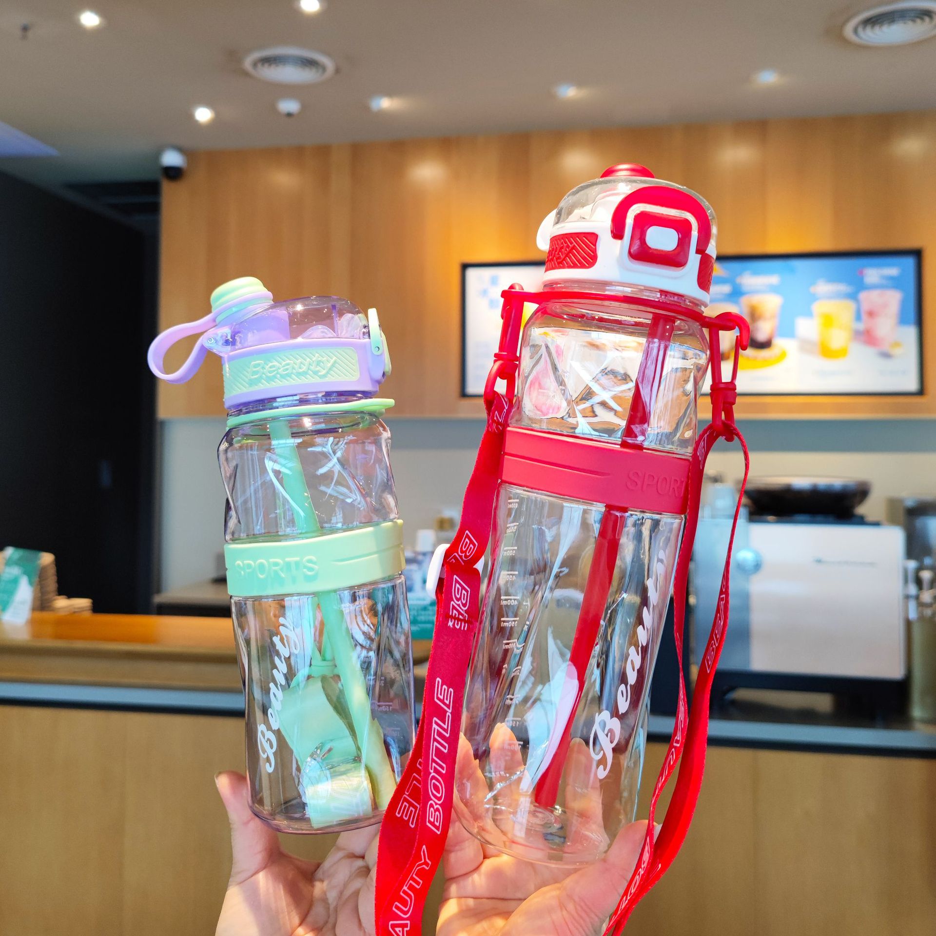 Double-sipped water cup, straw, high appearance level, creative outdoor shoulder strap, plastic cup, space cup, outdoor fitness sports water bottle Specification drawing
