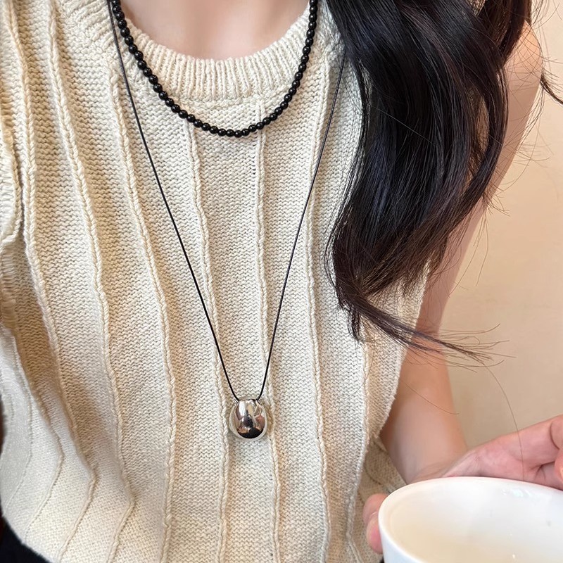 Black beaded necklace with a unique female feel, silver pendant sweater chain, 2024 new style, black leather rope collarbone chain full figure