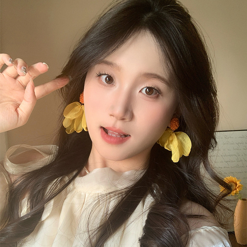 Sweet and sunny chiffon petal tassel earrings, unique feminine charm, fashionable and versatile, retro and exaggerated earrings and accessories details Picture