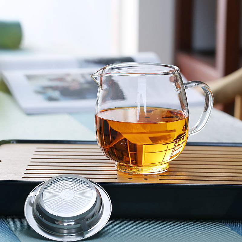 Fair cup handle manufacturer processes high-end high borosilicate glass with tea strainer and wholesale crescent-shaped fair cups details Picture