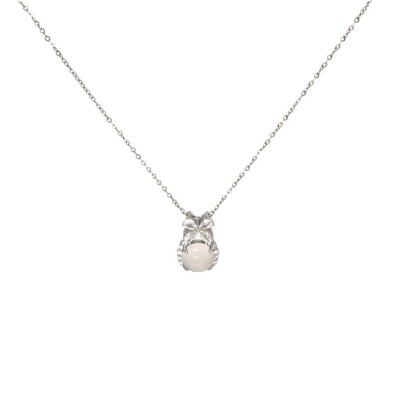 Cat's eye stone exquisite butterfly necklace, women's light luxury, cold and elegant collarbone chain, 2024 new style bestseller necklace accessory Item Picture